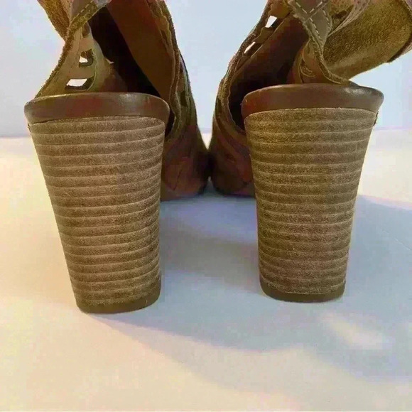 Franco Sarto Greenwich Tan Suede Cut Out Peep Toe Heeled Ankle Sandals Size 9 - Picture 6 of 8